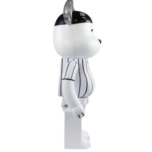 1000% MLB x Peanuts Bearbrick Snoopy (New York Yankees)